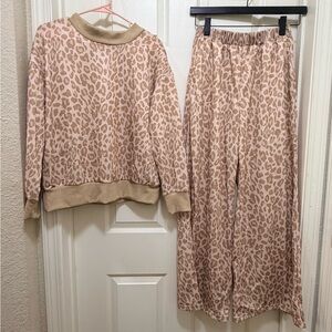 Leopard Print Women's Lounge Set - Beige